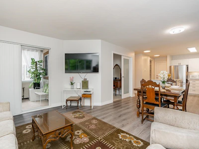 212-15991 Thrift Avenue - 2