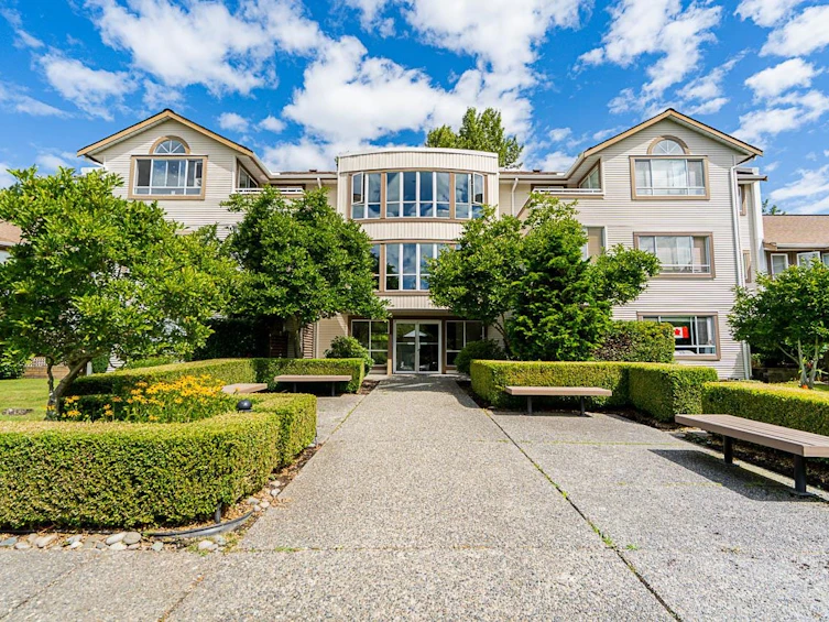 212-15991 Thrift Avenue, Surrey, BC, V4B 2M9