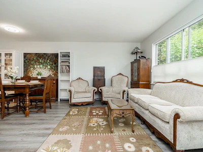 212-15991 Thrift Avenue - 5