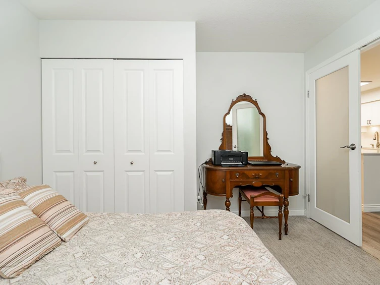 212-15991 Thrift Avenue, Surrey, BC, V4B 2M9 - 21