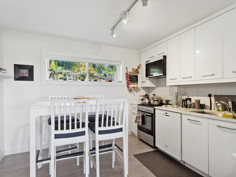 1111 Gilston Road, West Vancouver, BC, V7S 2E7 - 23