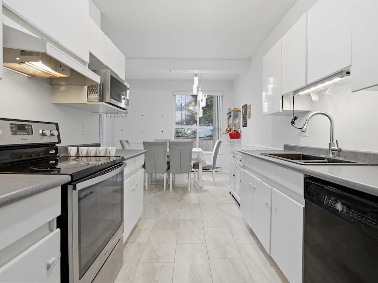 110-14981 101a Avenue, Surrey, BC, V3R 0T1 - 8