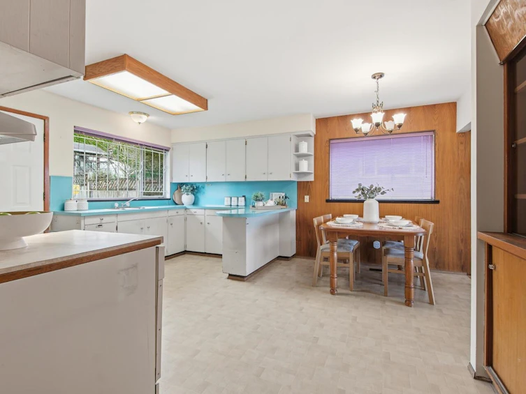 11264 135a Street, Surrey, BC, V3R 3A9 - 11