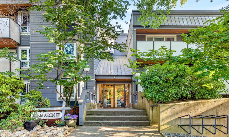 205-2328 Oxford Street
