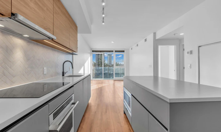 907-13428 105 Avenue