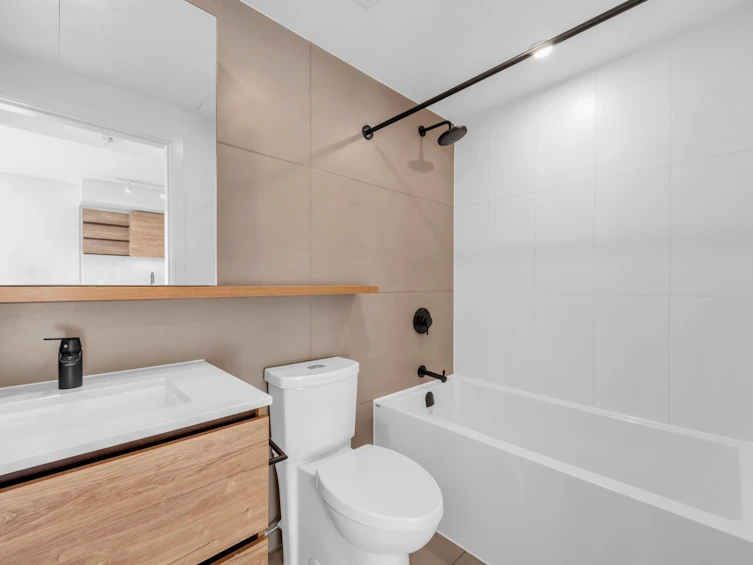907-13428 105 Avenue, Surrey, BC, V3T 0S6 - 9