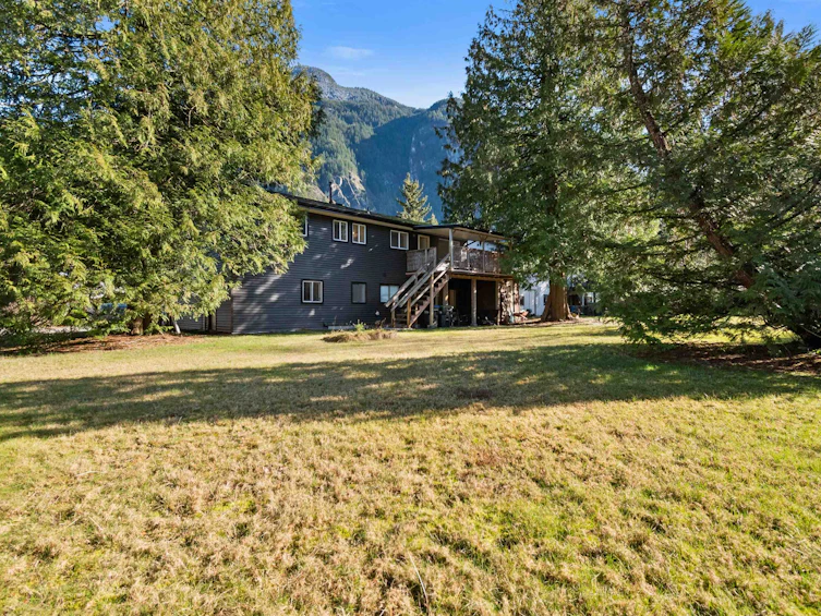 20143 Silverview Road, Hope, BC, V0X 1L2 - 2