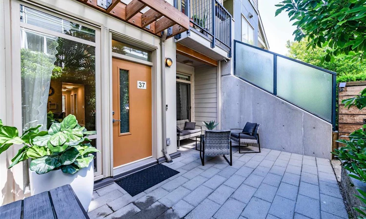 37-10133 River Drive