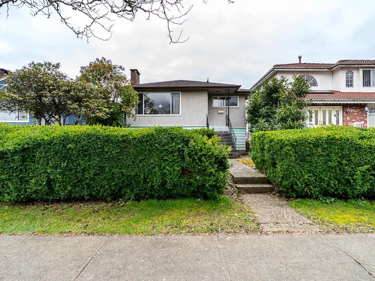 3484 E 25th Avenue, Vancouver, BC, V5R 1K1 - 2