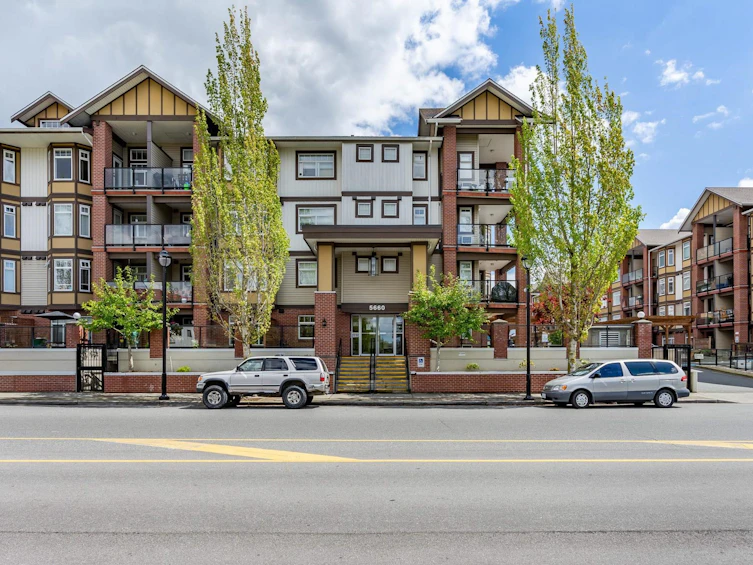 332-5660 201a Street, Langley, BC, V3A 0B4 - 2