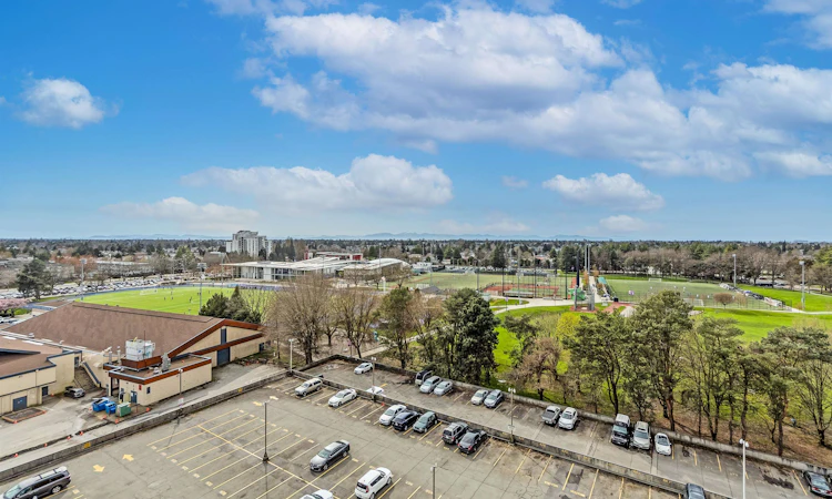 1209-6631 Minoru Boulevard