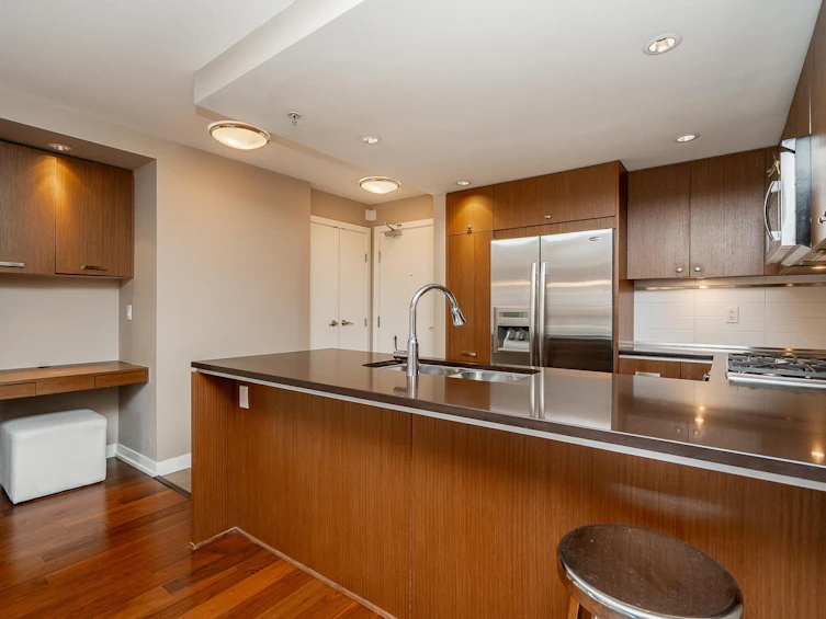 303-2950 King George Boulevard, Surrey, BC, V4P 0E5 - 3
