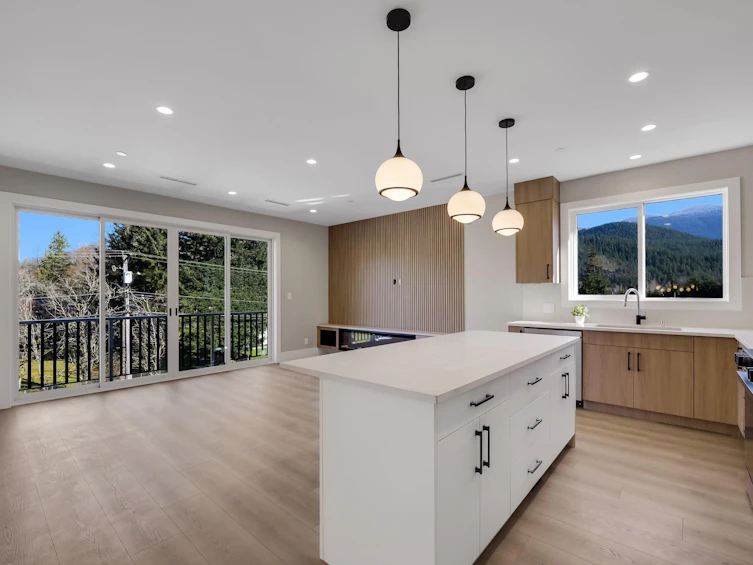 1354 Judd Road, Squamish, BC, V0N 1H0 - 5