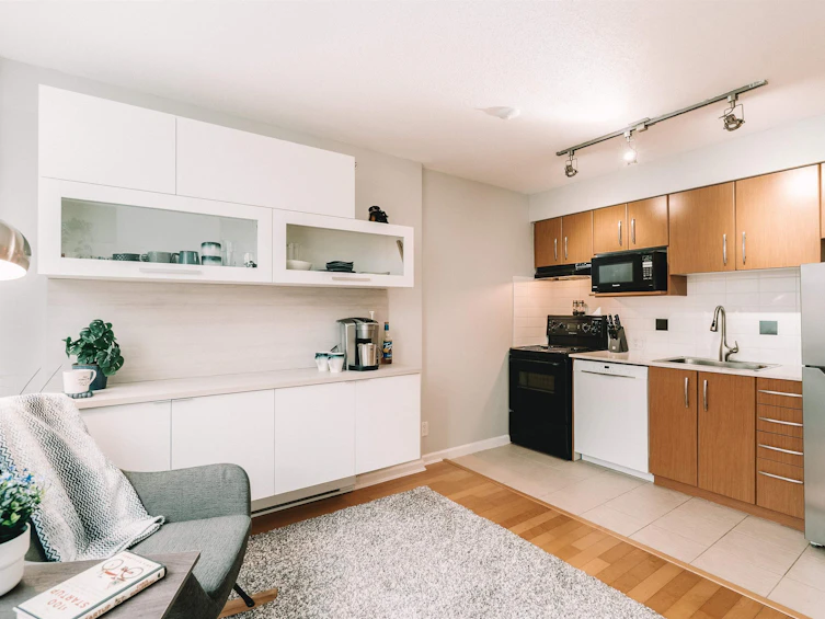 302-9288 University Crescent, Burnaby, BC, V5A 4X7 - 4