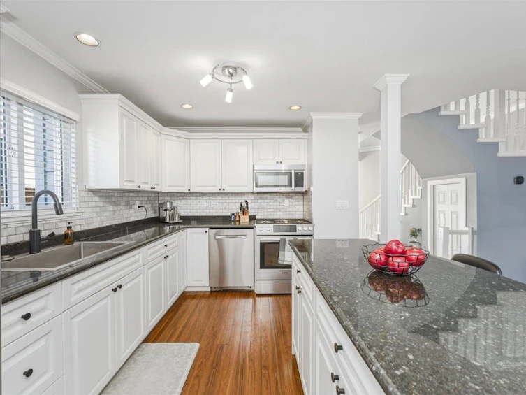 318 E Keith Road, North Vancouver, BC, V7L 1V7 - 13