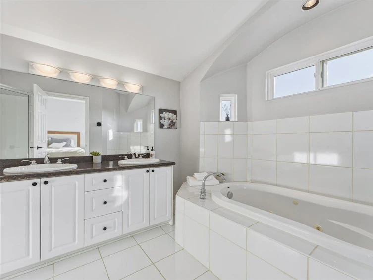 318 E Keith Road, North Vancouver, BC, V7L 1V7 - 25