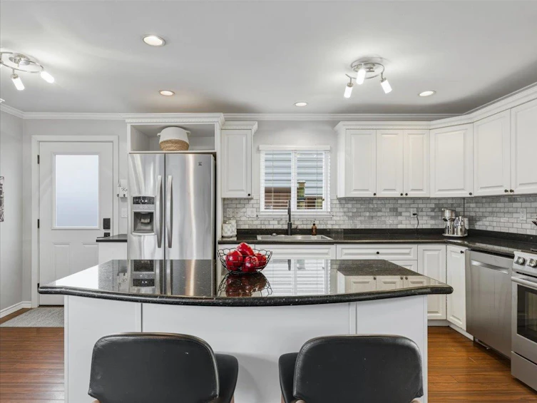 318 E Keith Road, North Vancouver, BC, V7L 1V7 - 12