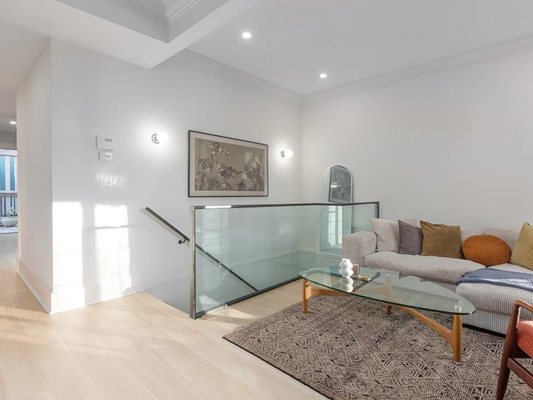708 Woodland Drive, Vancouver, BC, V5L 3R3 - 6