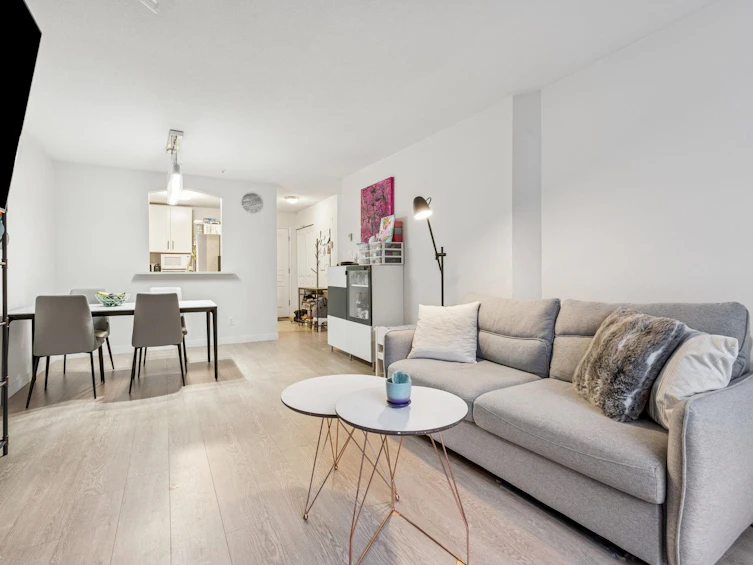 215-8180 Jones Road, Richmond, BC, V6Y 3Z6