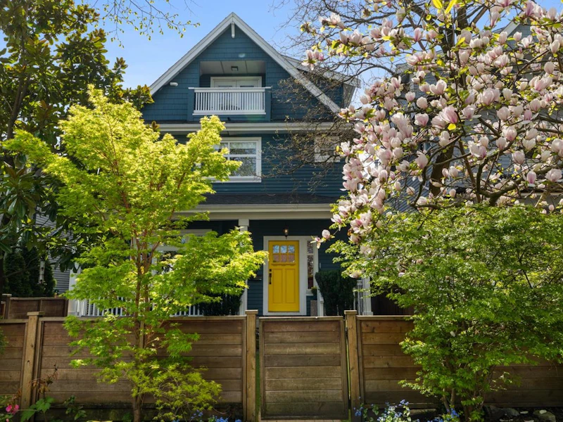 830 E 10th Avenue, Vancouver BC V5T 2B1