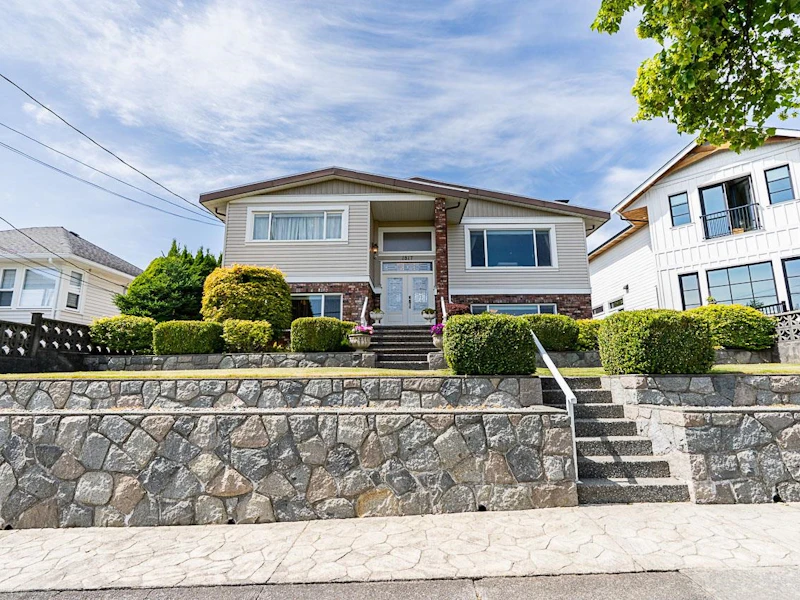 1817 Edinburgh Street, New Westminster BC V3M 2X2