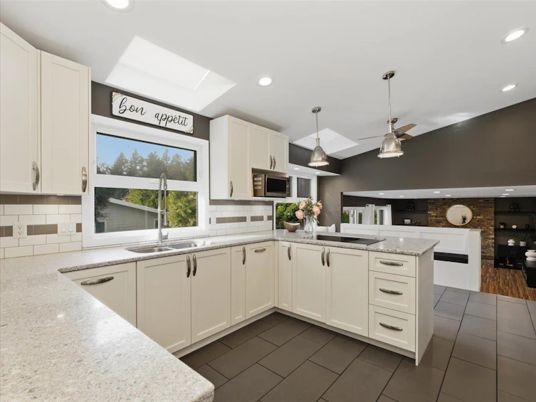 385 Hickey Drive, Coquitlam, BC, V3K 5Z4 - 3