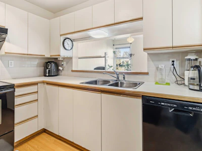 313-7435 Moffatt Road - 4