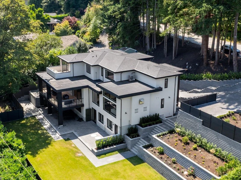 620 Kenwood Road, West Vancouver BC V7S 1S8