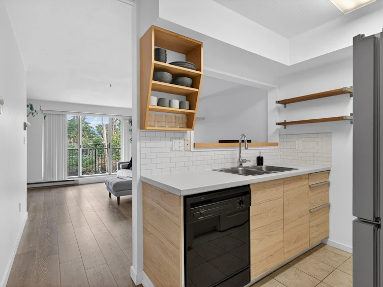 310-1099 E Broadway, Vancouver, BC, V5T 1Y5 - 6