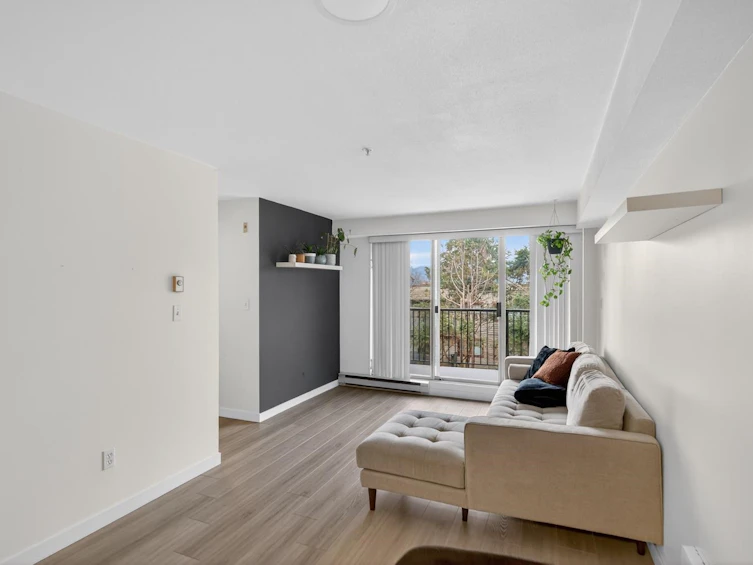 310-1099 E Broadway, Vancouver, BC, V5T 1Y5 - 9