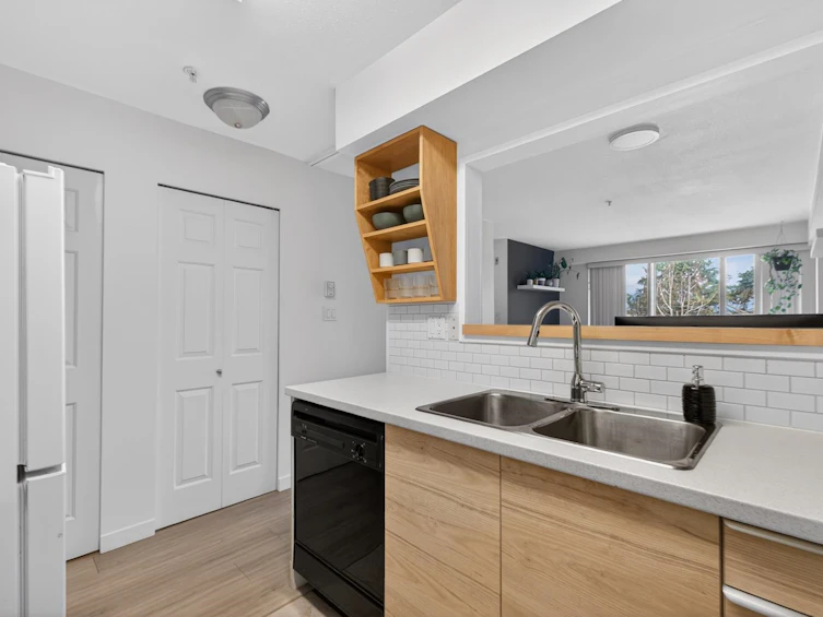310-1099 E Broadway, Vancouver, BC, V5T 1Y5 - 5
