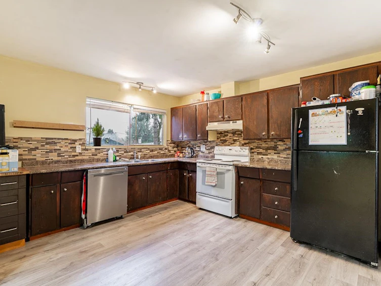 15058 Robin Crescent, Surrey, BC, V3R 4X8 - 9