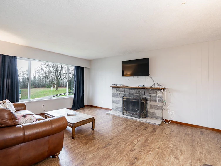 15058 Robin Crescent, Surrey, BC, V3R 4X8 - 3