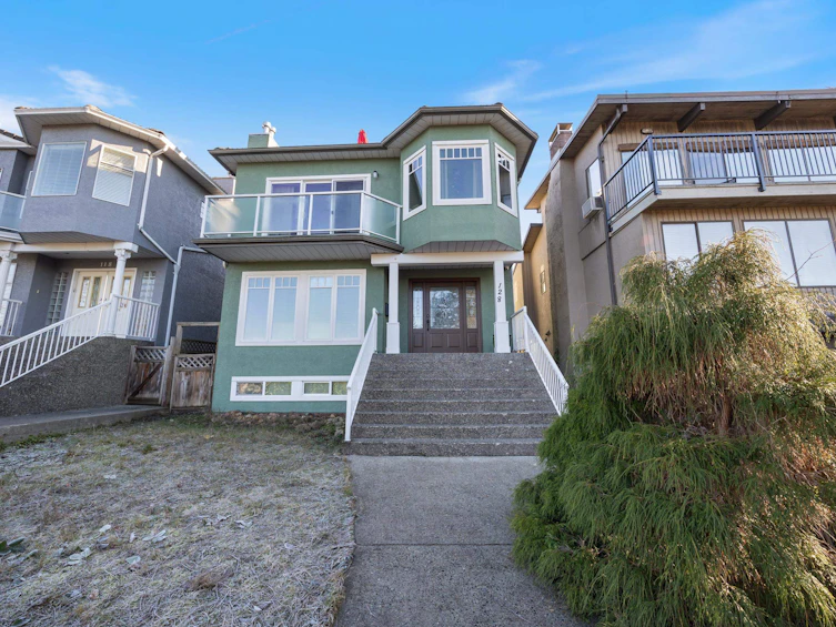 128 Hythe Avenue, Burnaby, BC, V5B 3H7 - 3