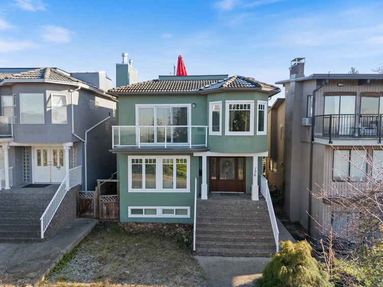 128 Hythe Avenue, Burnaby, BC, V5B 3H7