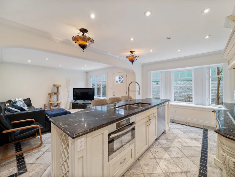 128 Hythe Avenue, Burnaby, BC, V5B 3H7 - 13