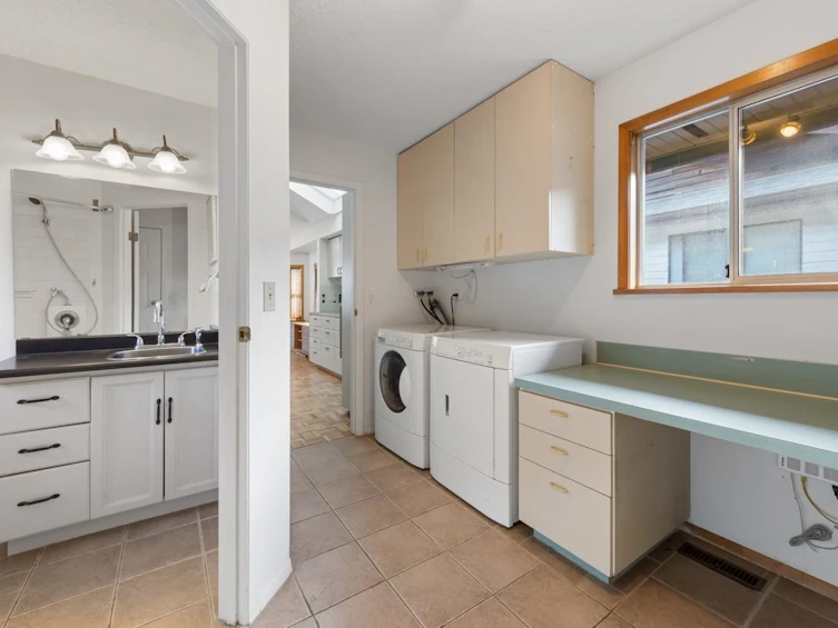 14098 20 Avenue, Surrey, BC, V4A 8P8 - 29
