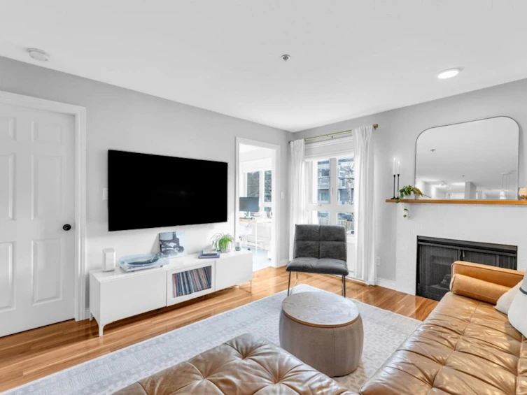 208-1516 E 1st Avenue, Vancouver, BC, V5N 1A5 - 2
