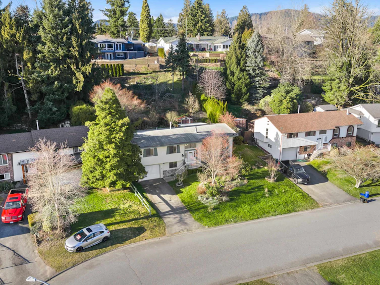 8317 Blueberry Drive, Mission, BC, V2V 5W4 - 3