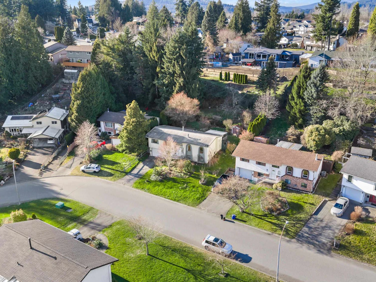 8317 Blueberry Drive, Mission, BC, V2V 5W4 - 38