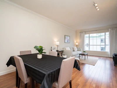 318-2985 Princess Crescent - 2