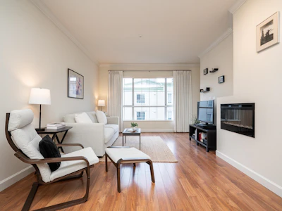 318-2985 Princess Crescent - 3