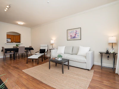 318-2985 Princess Crescent - 4