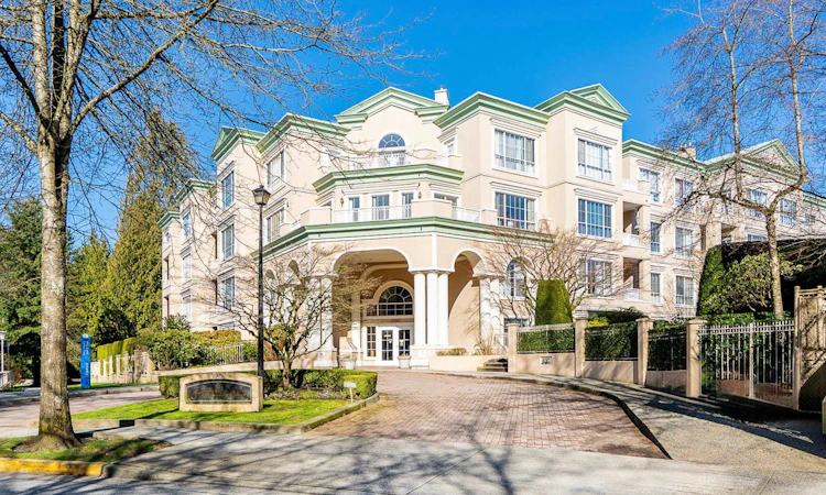 318-2985 Princess Crescent