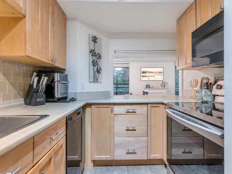 501-3771 Bartlett Court, Burnaby, BC, V3J 7G8 - 12