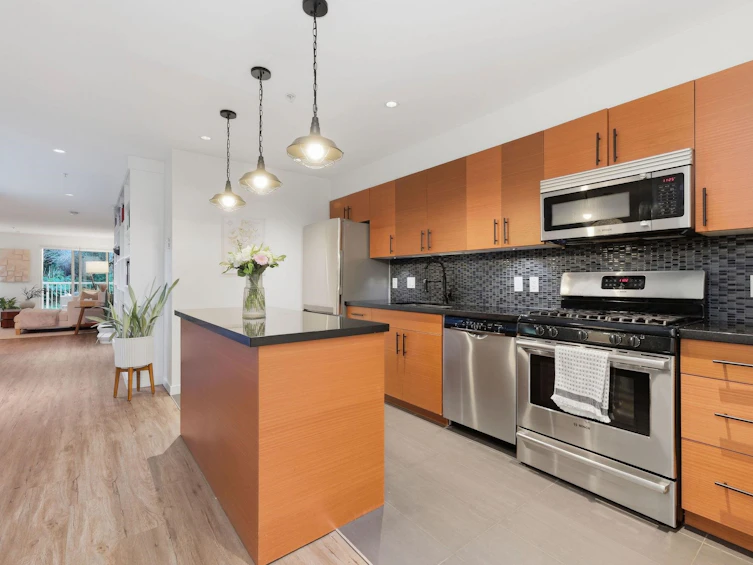 105-2832 Capilano Road, North Vancouver, BC, V7R 4H5 - 12