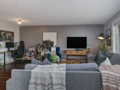 105-414 Gower Point Road - 3