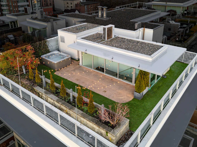 801 - 221 Union Street, Vancouver BC V6A 0B4