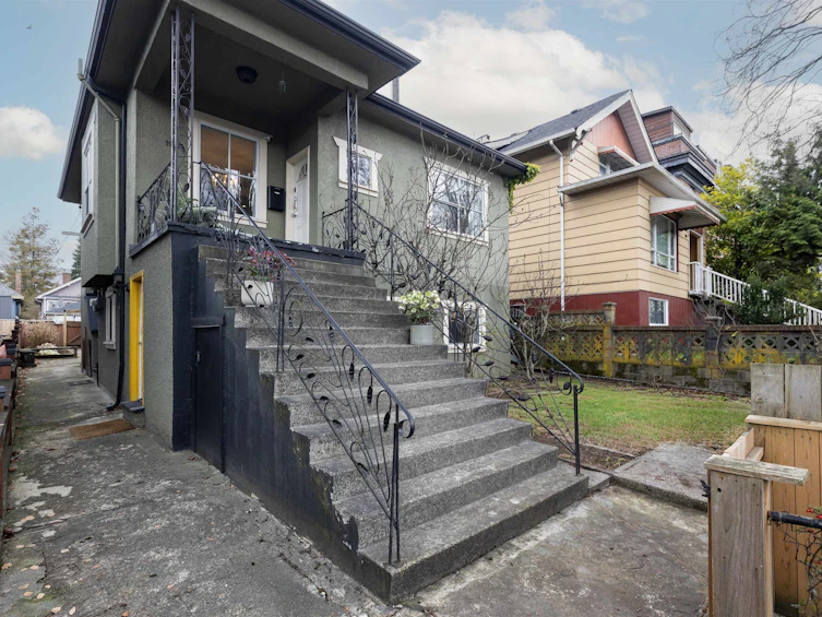 1923 E 1st Avenue, Vancouver, BC, V5N 1B3 - 26