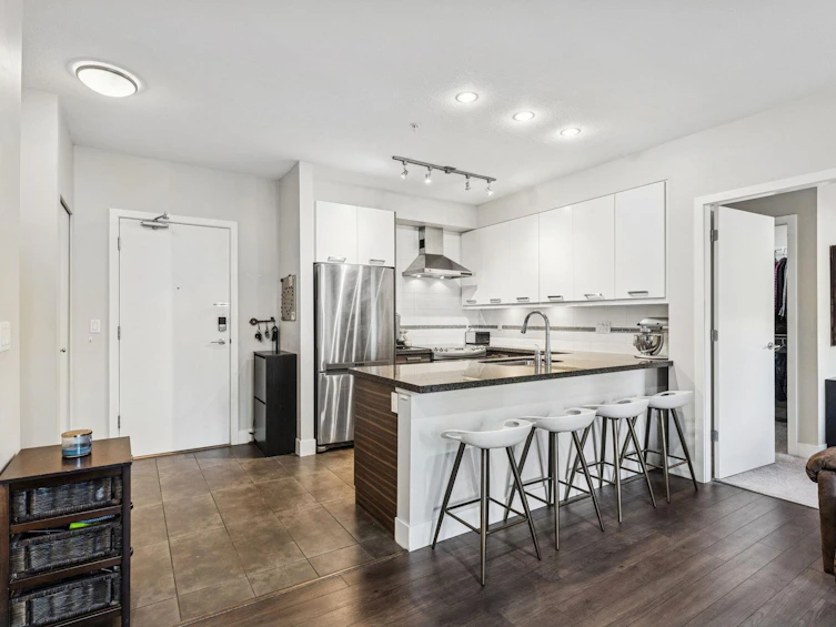 302-1273 Marine Drive, North Vancouver, BC, V7P 1T3 - 2